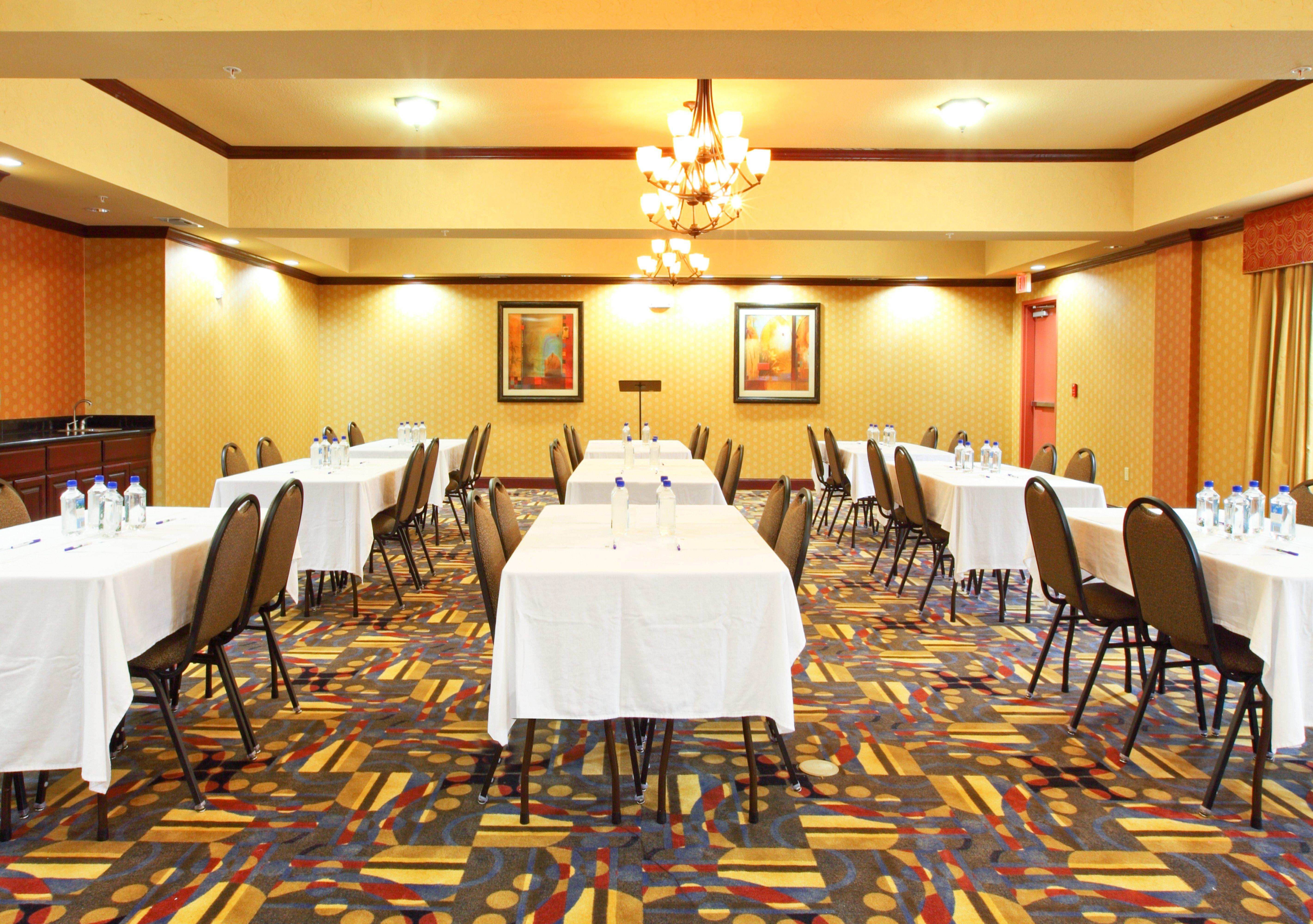 Holiday Inn Express & Suites Van Buren-Fort Smith Area, An Ihg Hotel Exterior photo